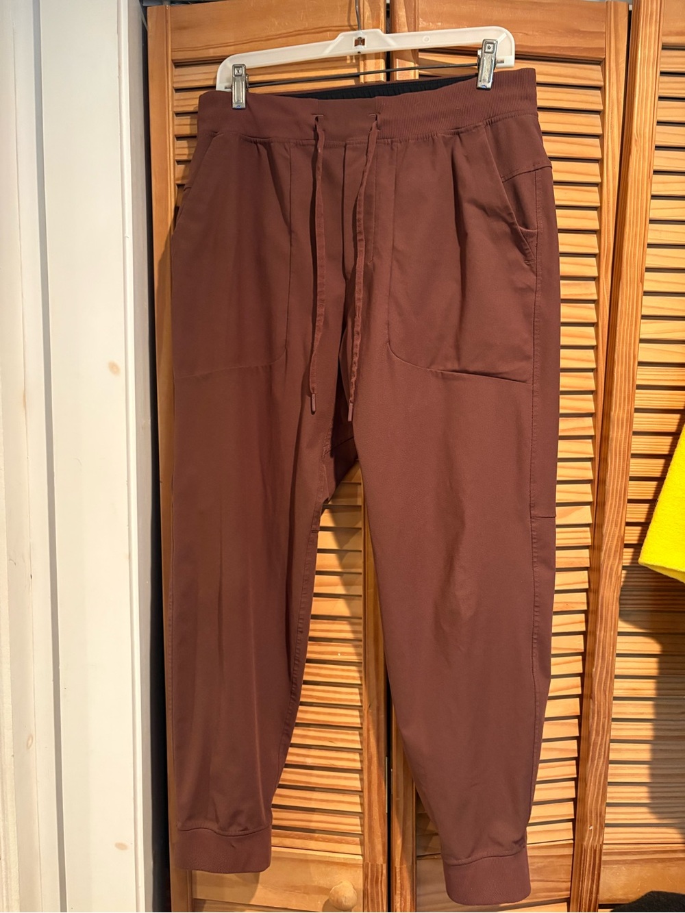 Lululemon ABC Jogger Men's Large Shorter 28" Activewear Gym Yoga Brown LM5A29S